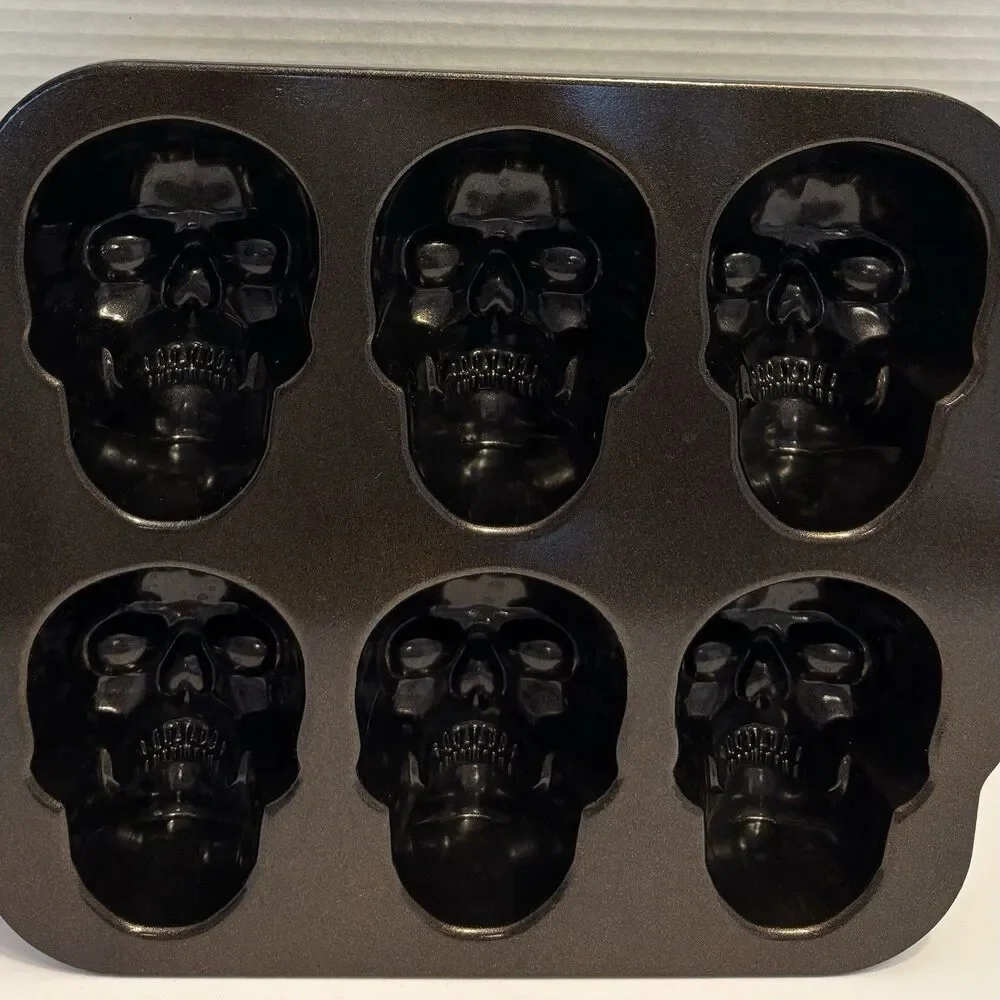 Nordic Ware 6 Mini Skull Cakelit Cast Aluminum Halloween Mold 5 Cups 1.18 Liter